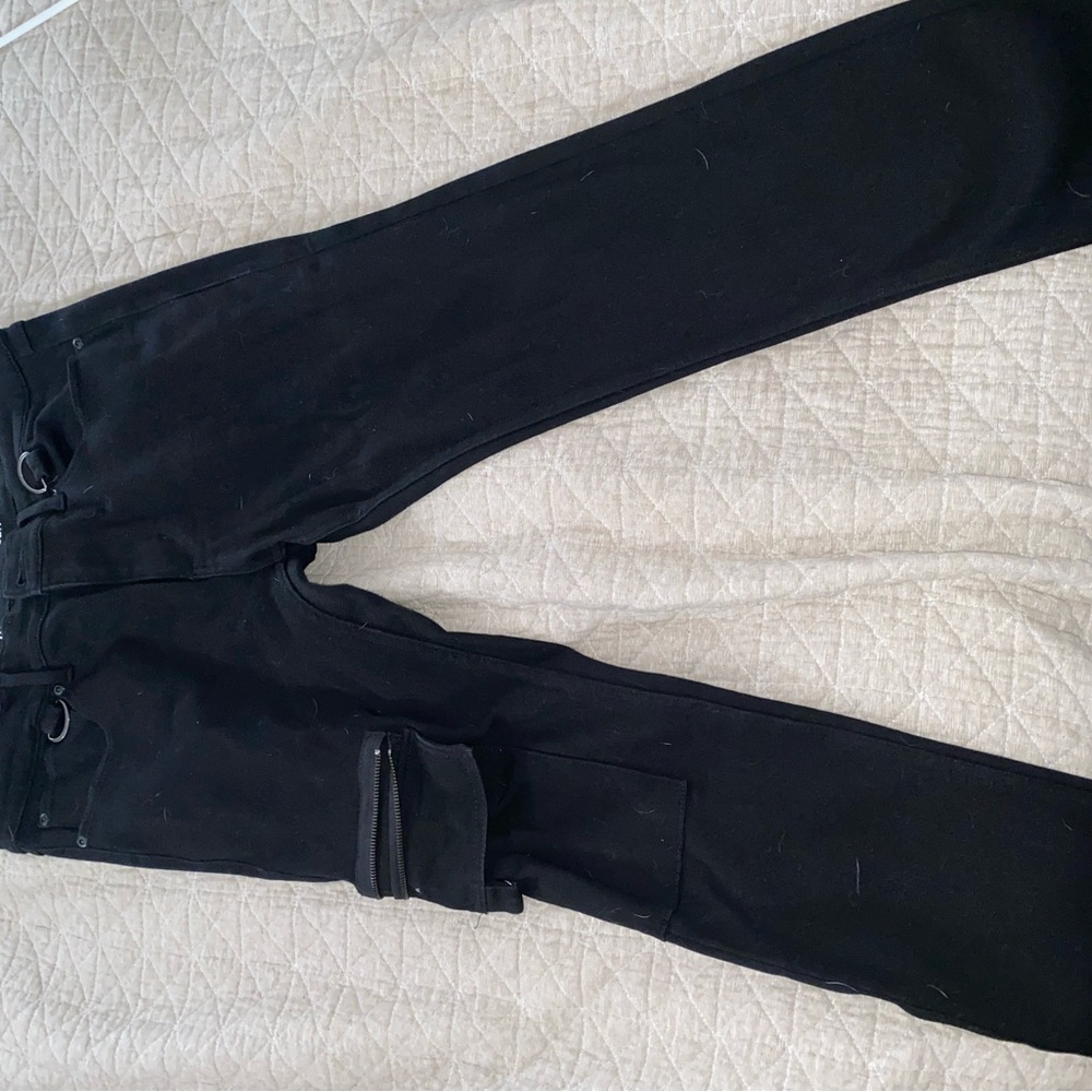 Black skinny jeans.